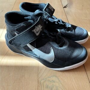 Nike basketball Black and Gray Sneakers. Pre owned gently used. Youth